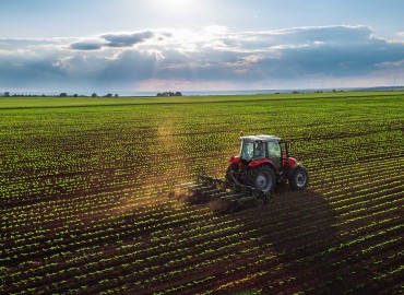 Choosing the Right Tractor to Increase Efficiency in Your Field