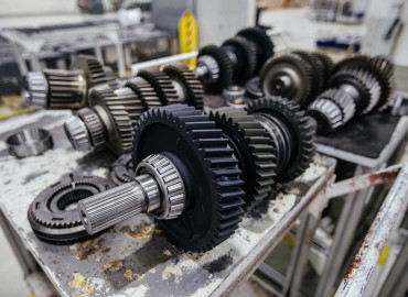Tractor Transmission Parts: Functions, Maintenance and Replacement Procedures