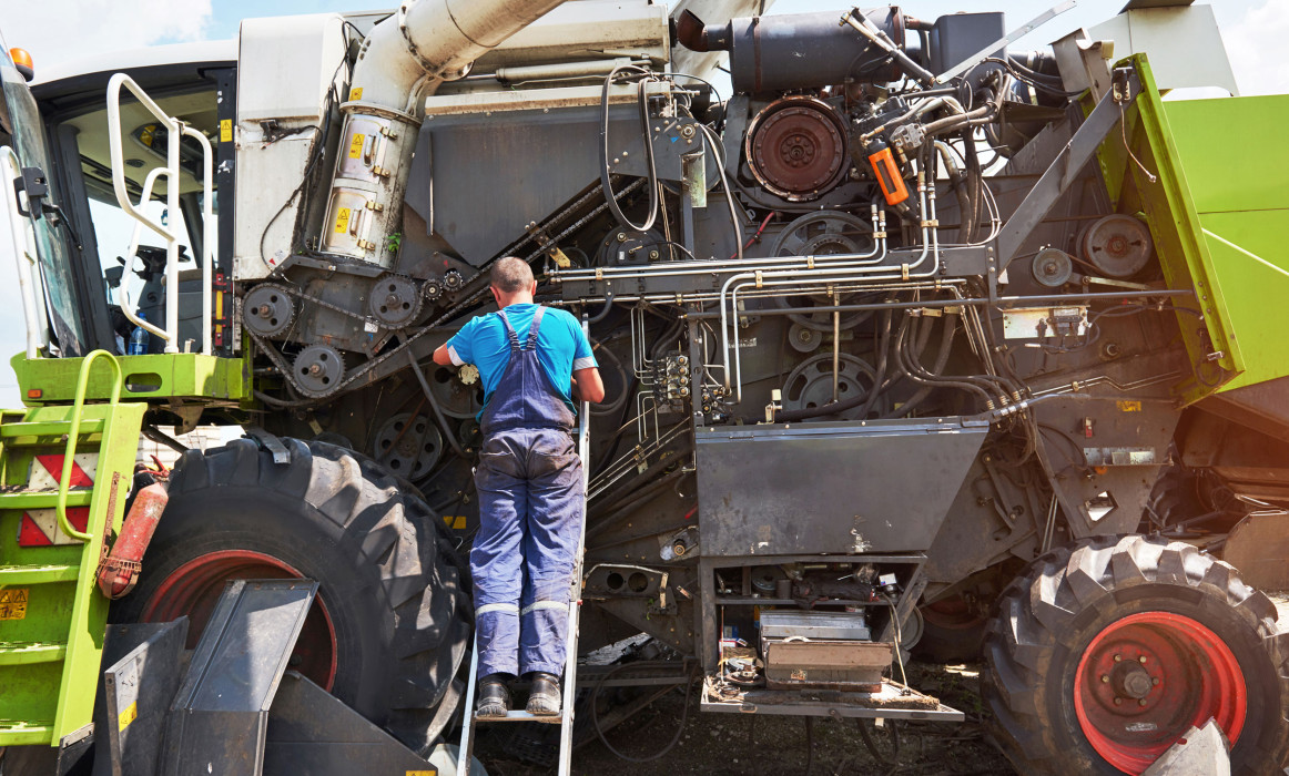 Hydraulic Oil Change in Tractors 