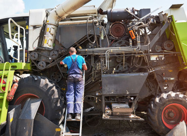 Hydraulic Oil Change in Tractors 