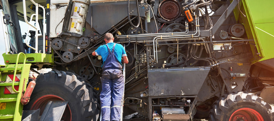 Hydraulic Oil Change in Tractors 