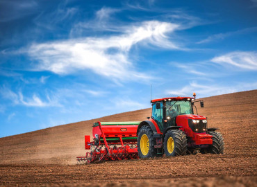 What are the main parts and functions of the tractor? 